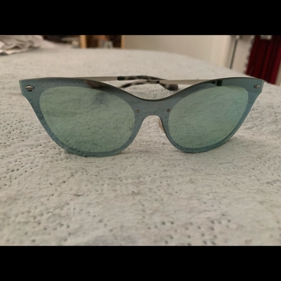 Ray-Ban Sunglasses - Picture 1 of 4
